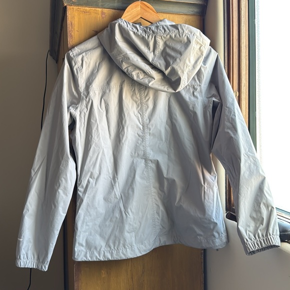 The North Face rain jacket size small, never worn - Picture 3 of 10